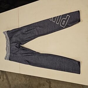 Womens like new sz small VS PINK Ultimate leggings